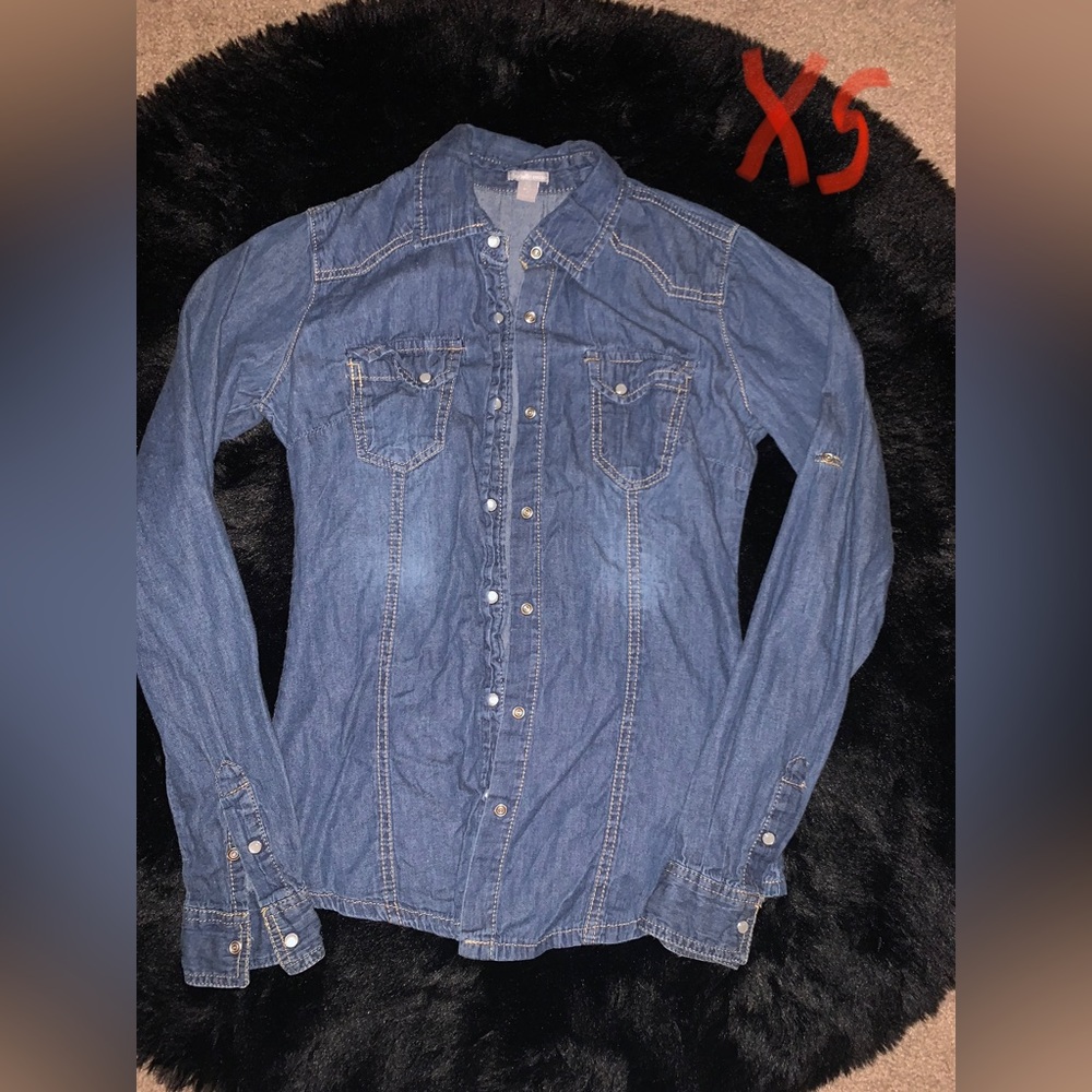 Good condition. X-Small Jean shirt. Just needs to be ironed before wearing.